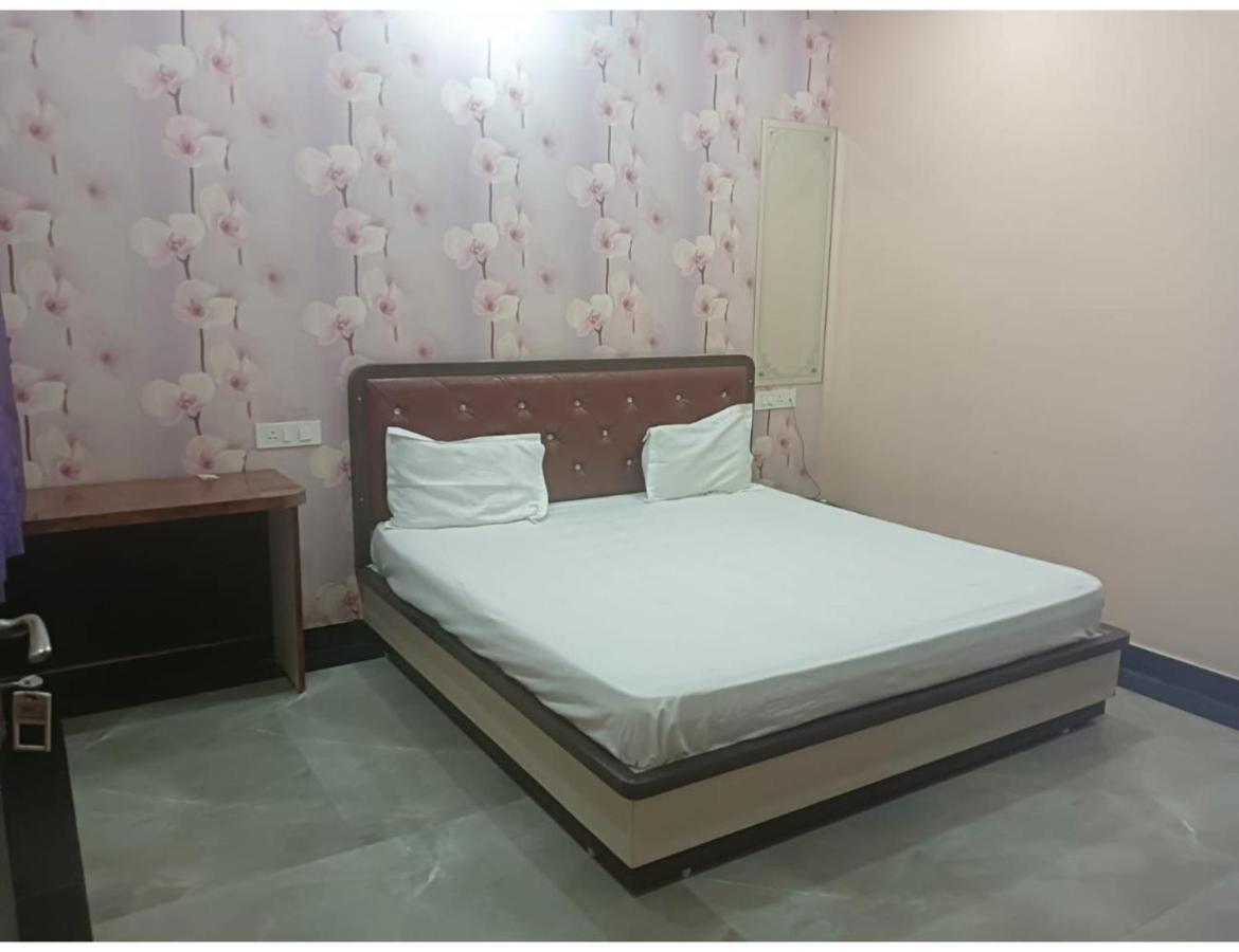 Shivam Hotel, Gorakhpur Zewnętrze zdjęcie